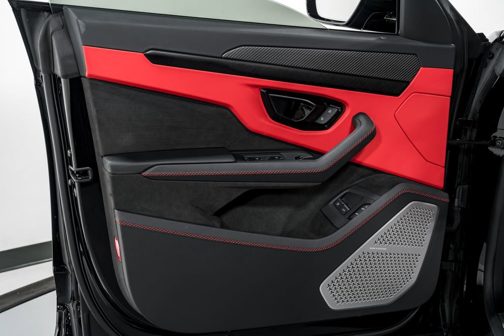Used 2025 Lamborghini Urus SE image 9