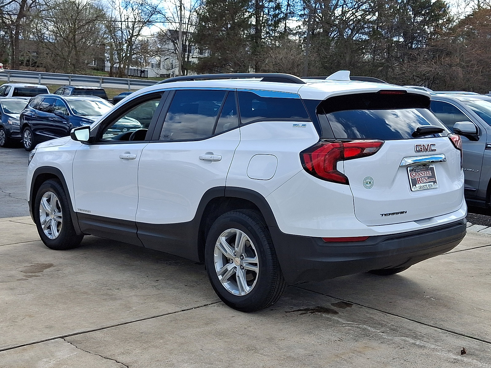 Used 2021 GMC Terrain SLE w/ Driver Convenience Package image 4