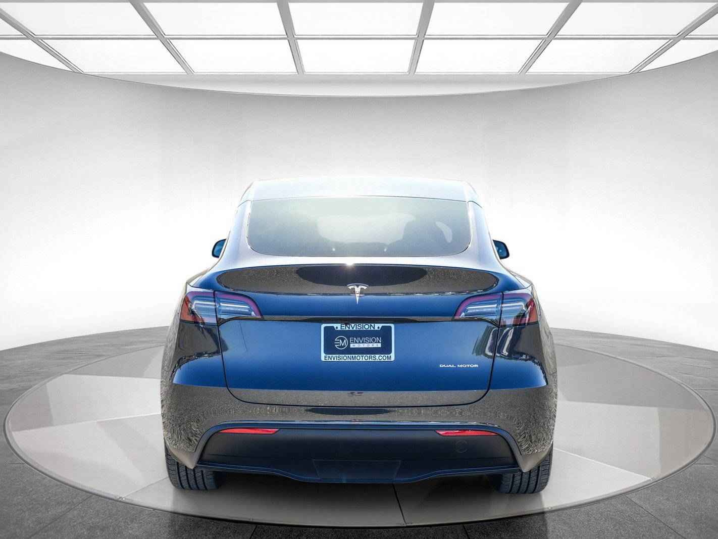 Used 2024 Tesla Model Y Long Range AWD/4WD image 3