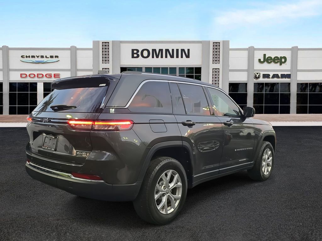 Used 2022 Jeep Grand Cherokee Limited image 4