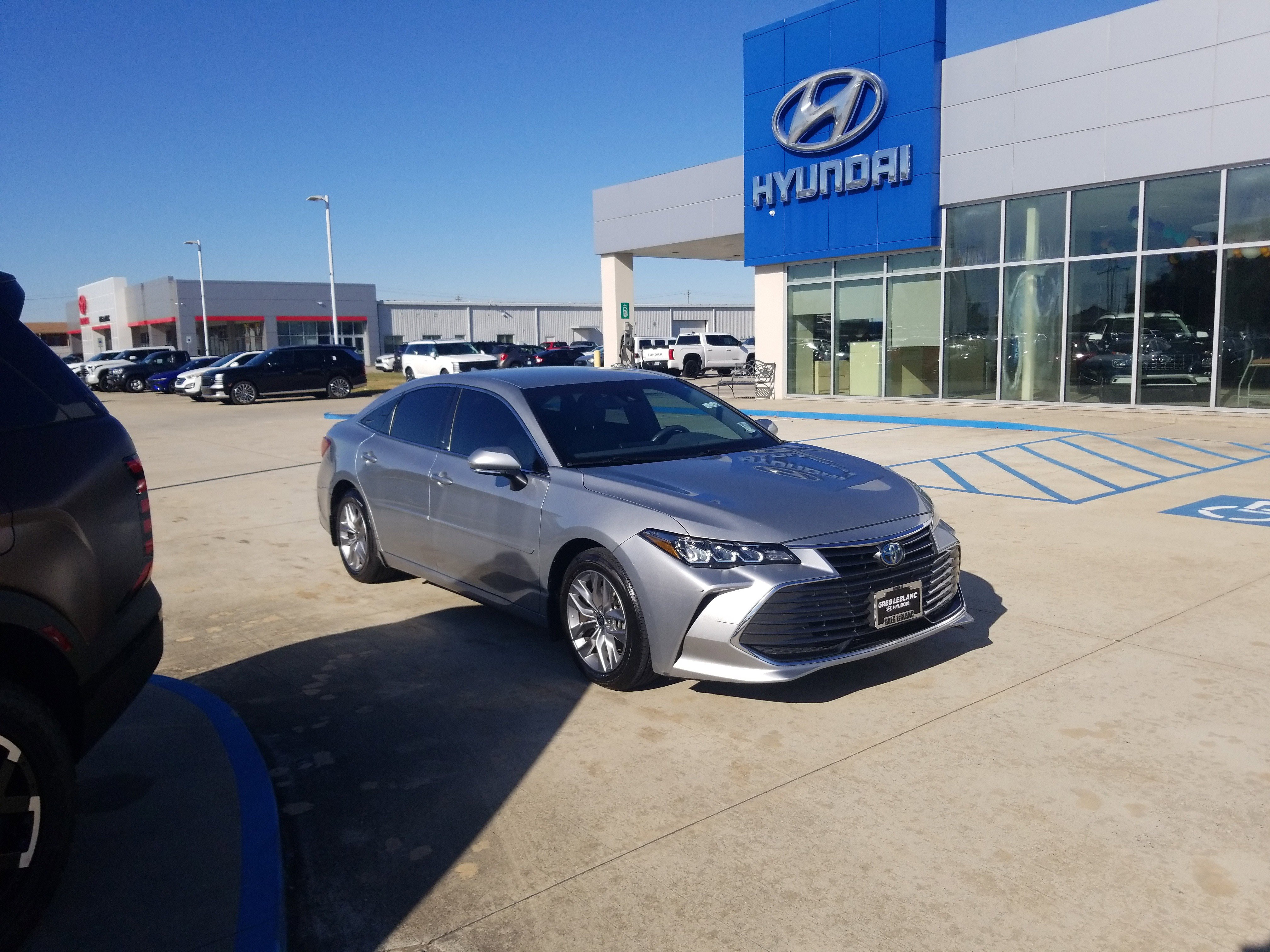 Used 2022 Toyota Avalon XLE FWD image 1