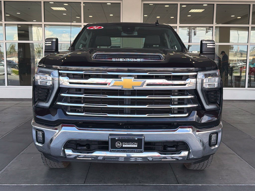 Used 2024 Chevrolet Silverado 2500 LTZ AWD/4WD image 4
