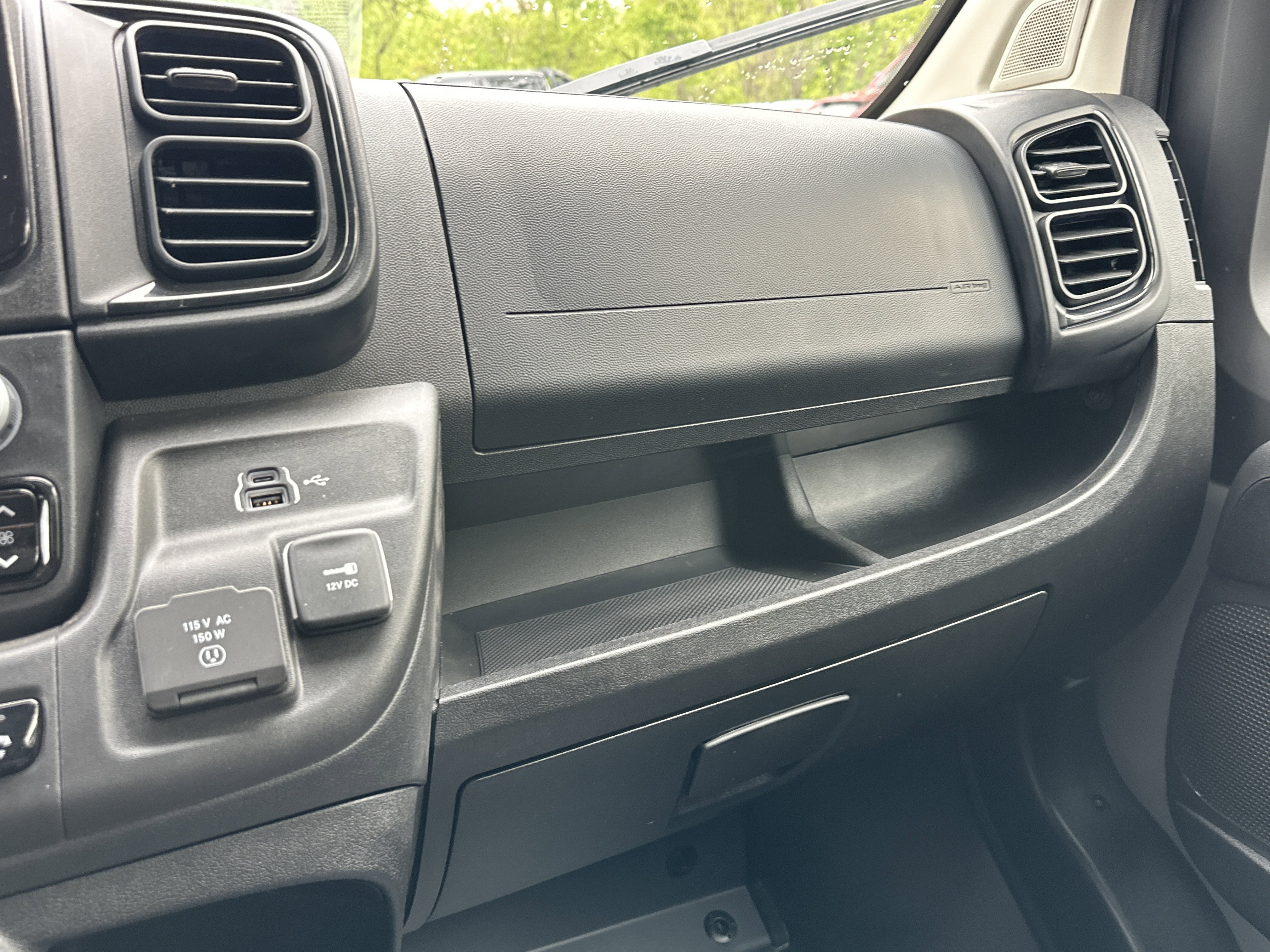 New 2025 RAM ProMaster 2500 w/ Crew Van Package FWD image 4