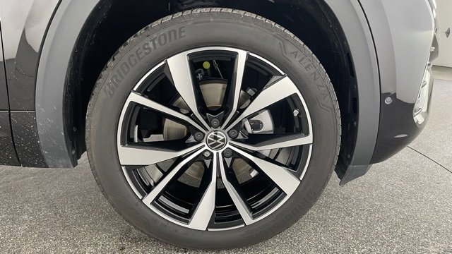Used 2024 Volkswagen Atlas SEL Premium R-Line image 56