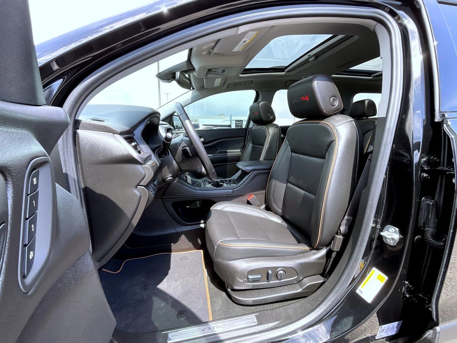 Used 2022 GMC Acadia AT4 w/ Technology Package image 10