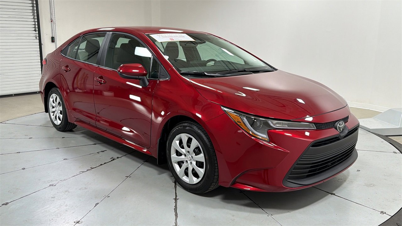 Certified 2025 Toyota Corolla LE image 3