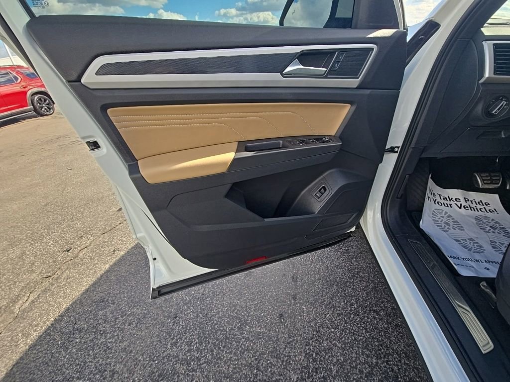 Used 2022 Volkswagen Atlas Cross Sport SEL R-Line image 13