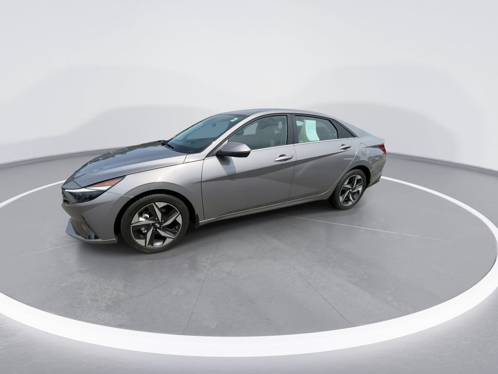 Used 2023 Hyundai Elantra Limited FWD image 4