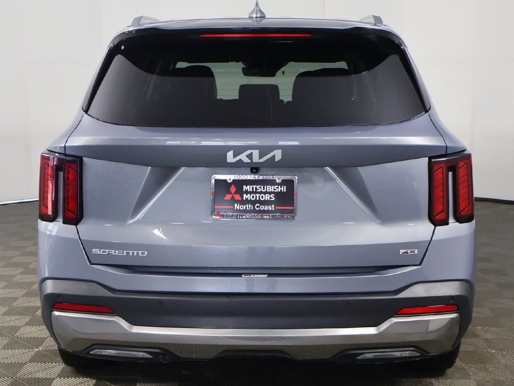 Used 2024 Kia Sorento S image 13
