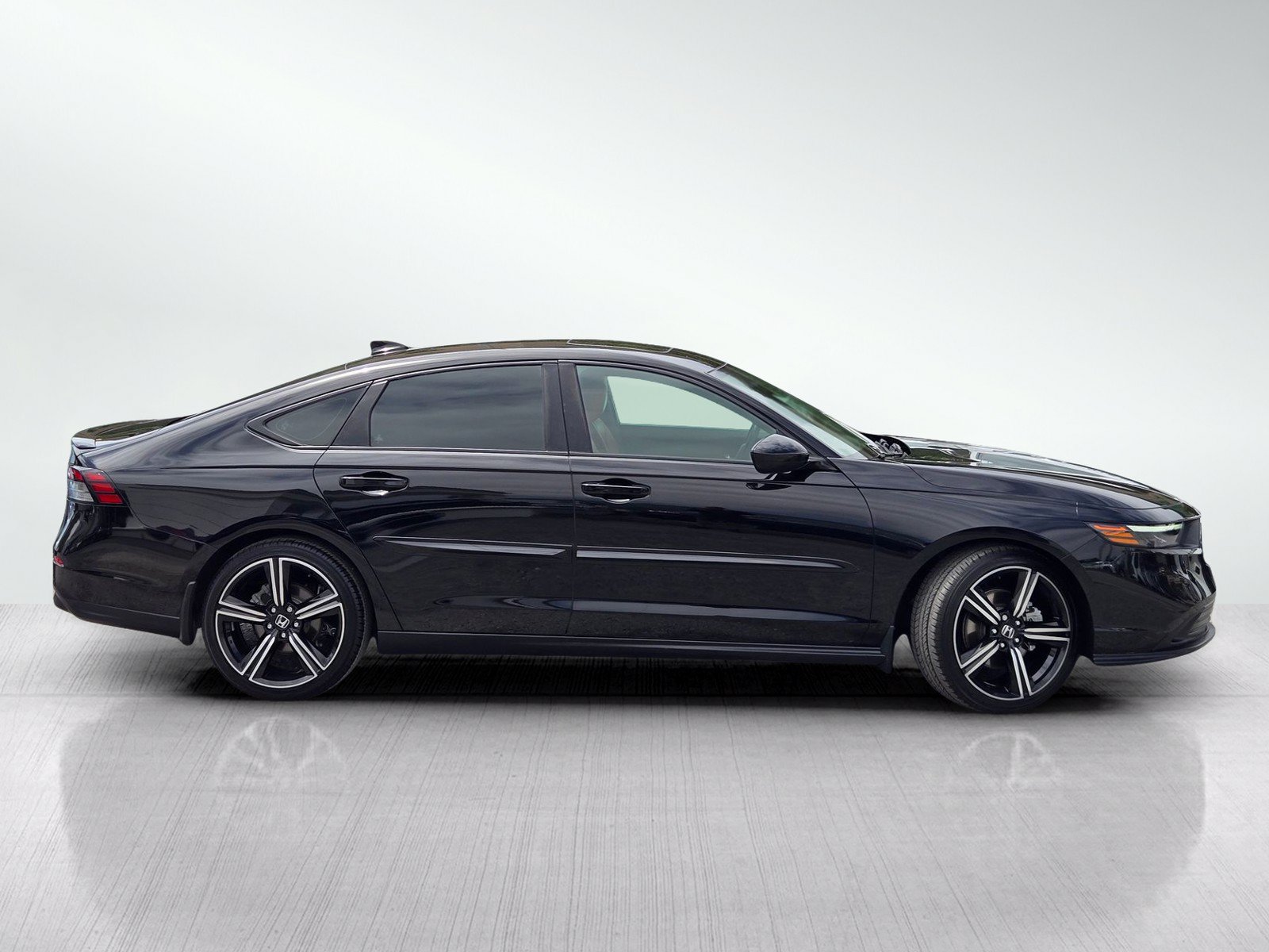 Used 2023 Honda Accord Sport image 3