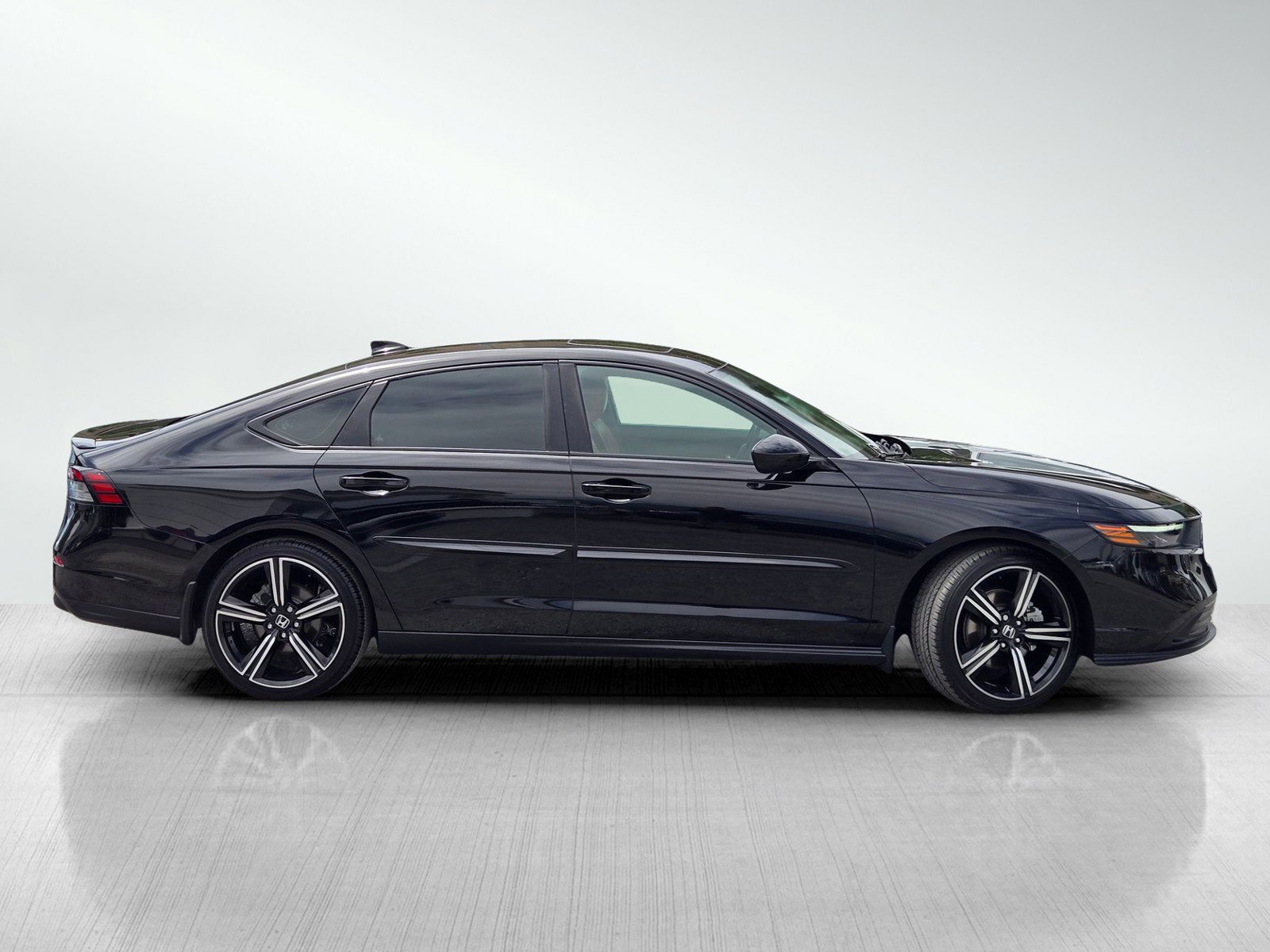 Used 2023 Honda Accord Sport image 3