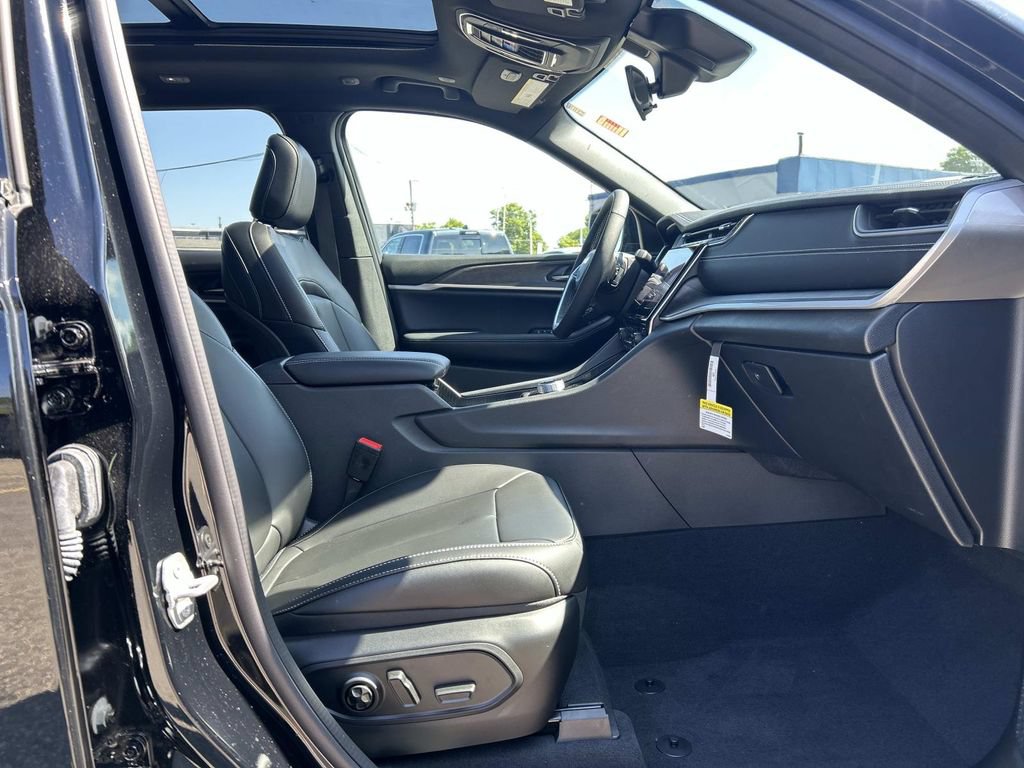Certified 2025 Jeep Grand Cherokee Limited AWD/4WD image 20