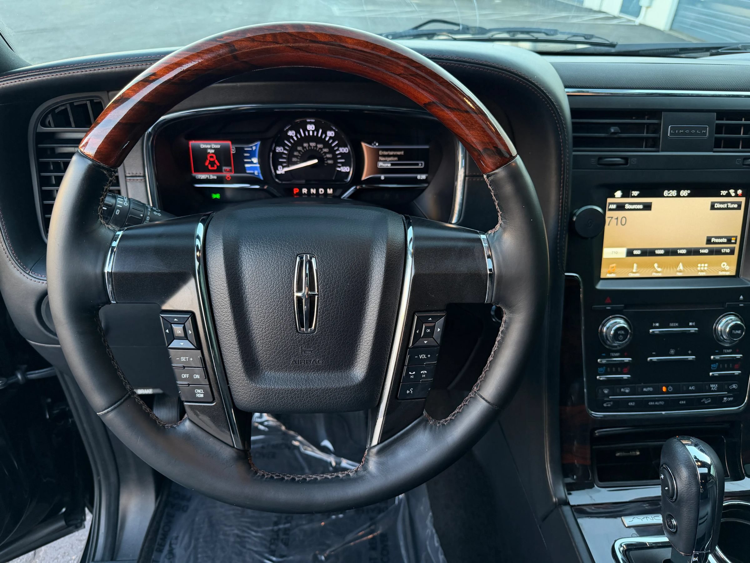 Used 2016 Lincoln Navigator Reserve AWD/4WD image 10