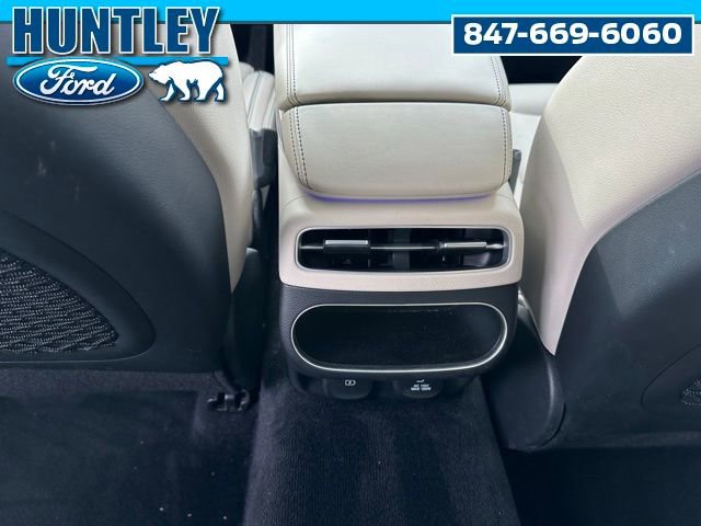Used 2024 Genesis GV70 2.5T w/ Advanced Package image 17