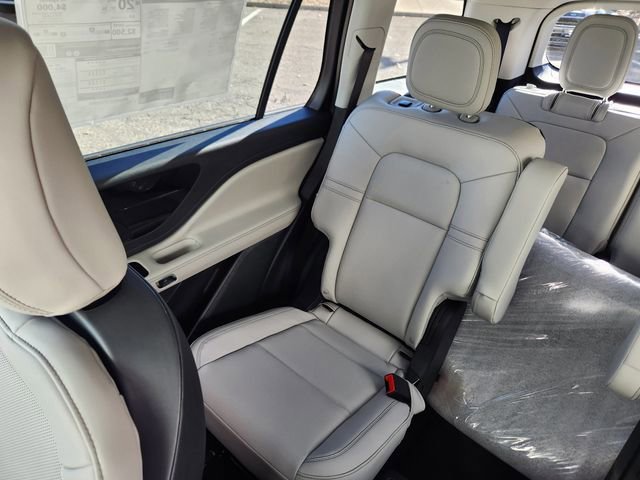 New 2026 Lincoln Aviator AWD w/ Jet Appearance Package image 13