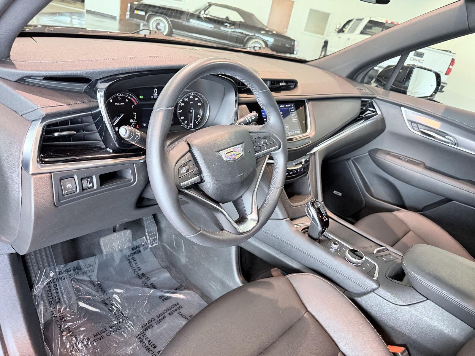 Certified 2024 Cadillac XT6 Luxury w/ LPO, Floor Liner Package AWD/4WD image 41