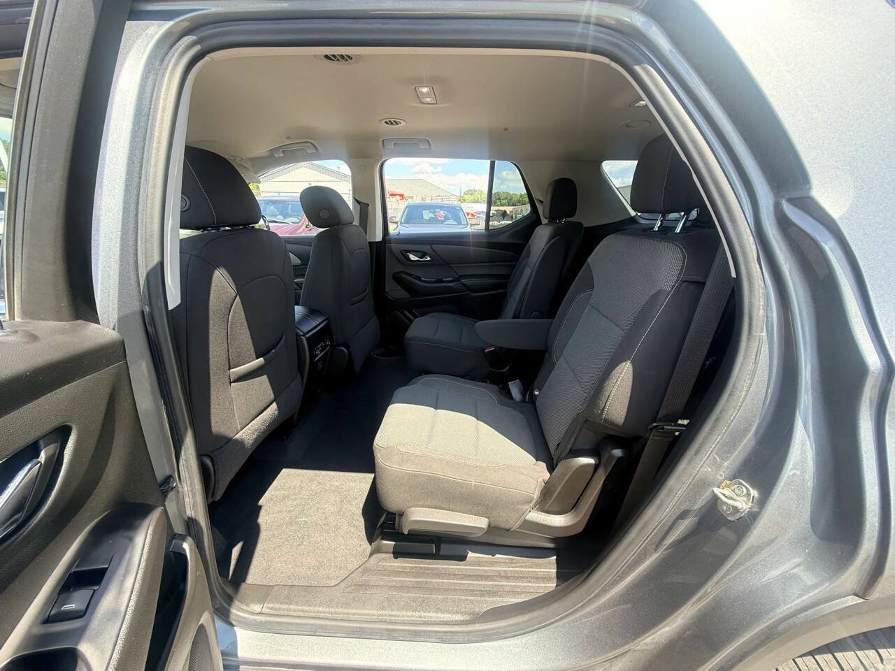 Used 2020 Chevrolet Traverse LT w/ Driver Confidence II Package AWD/4WD image 17