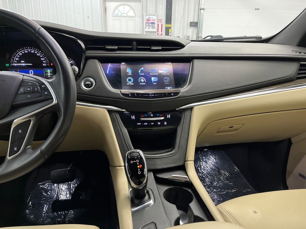 Used 2017 Cadillac XT5 FWD image 22