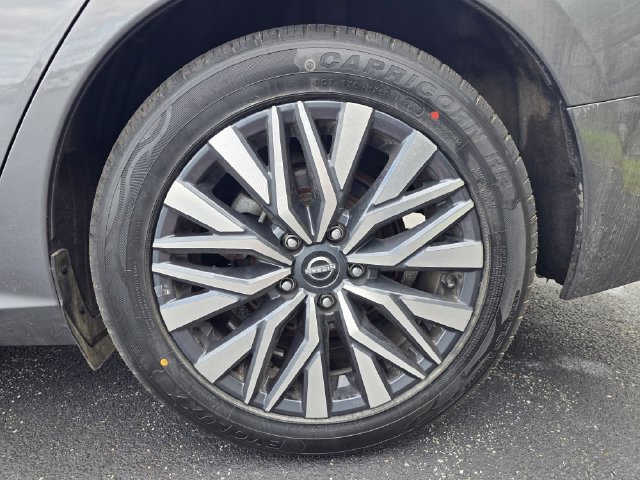 Used 2025 Nissan Altima 2.5 SV FWD image 13