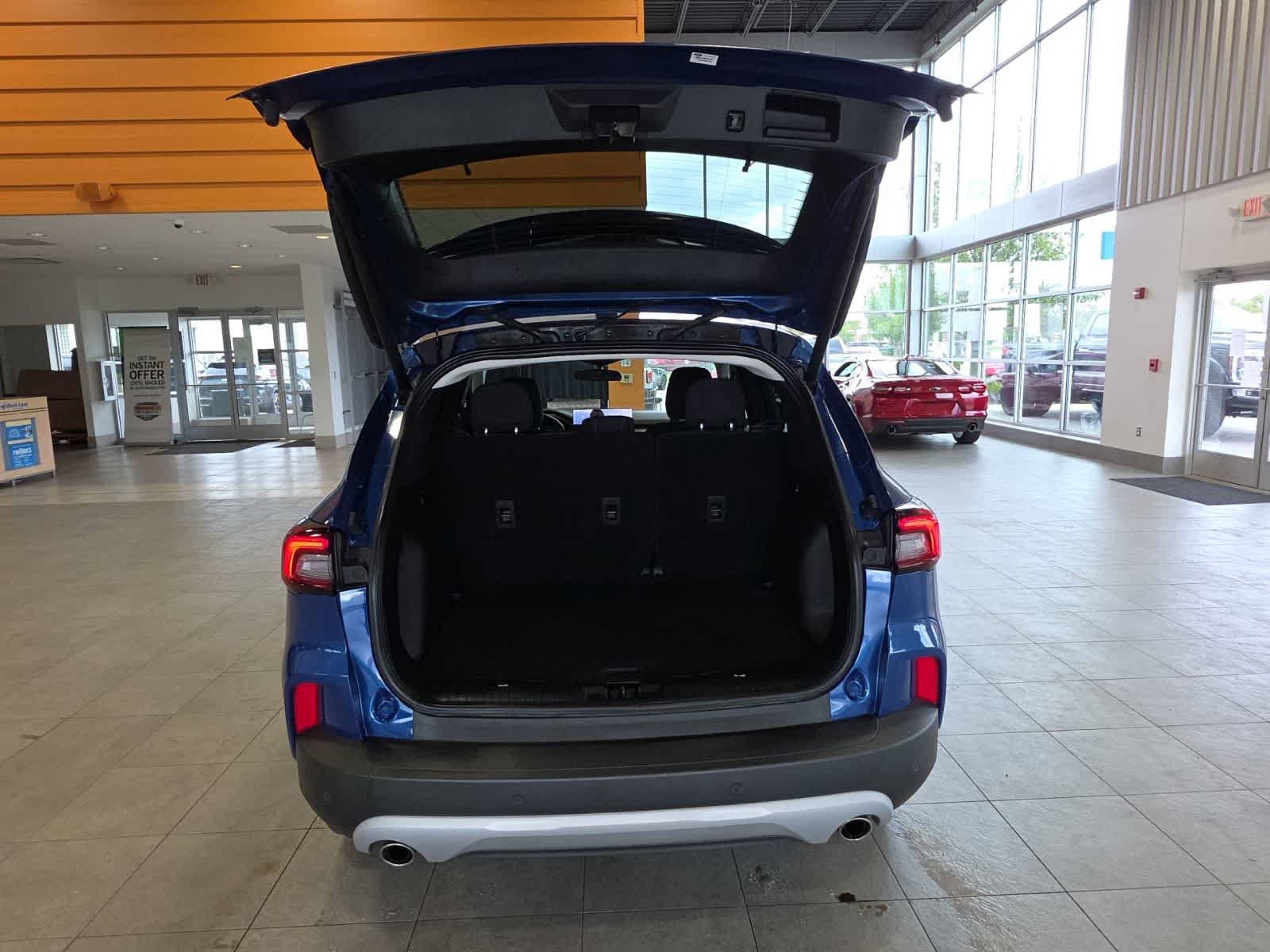 Used 2023 Ford Escape Active w/ Tech Pack #1 AWD/4WD image 9