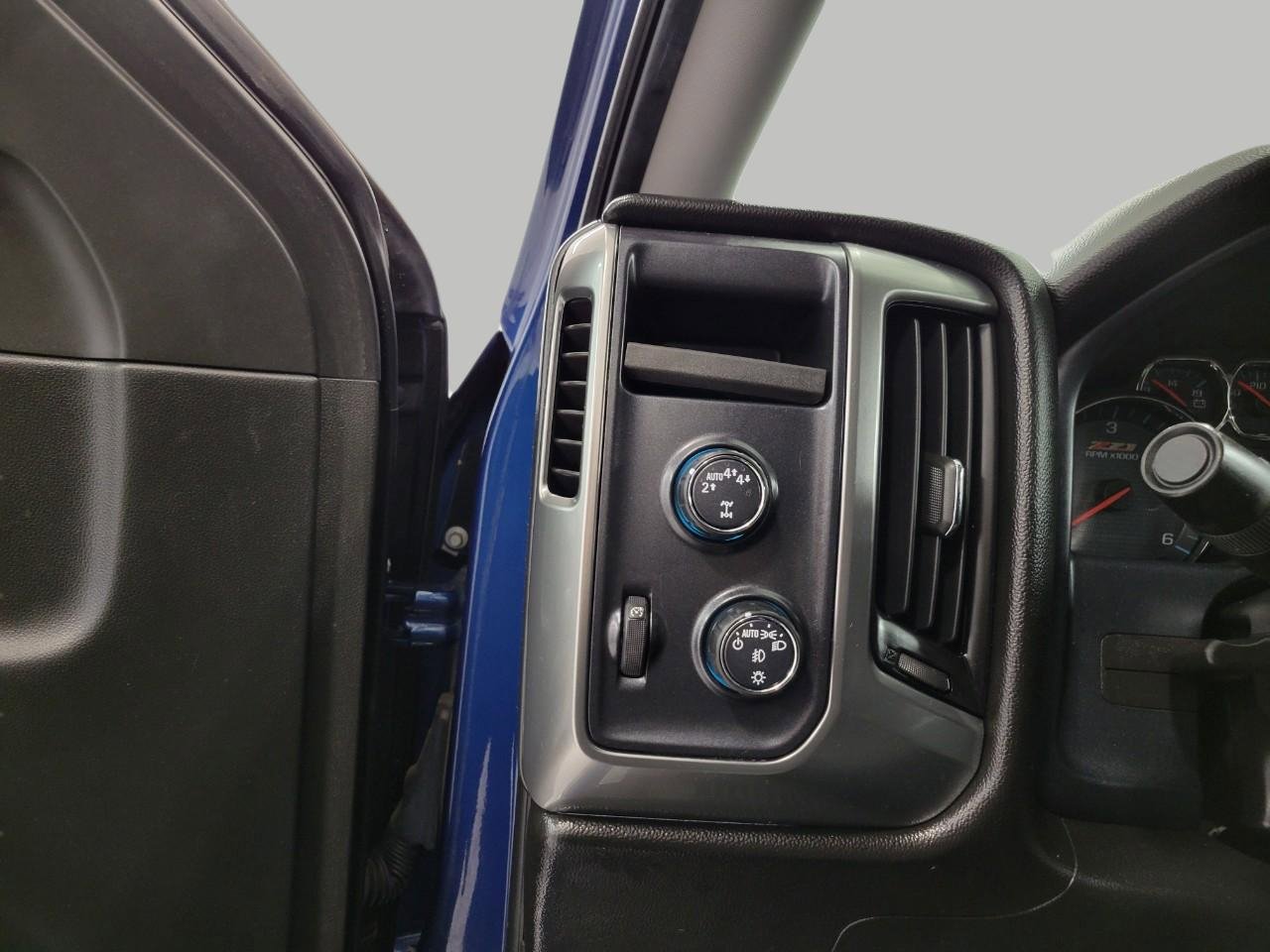 Used 2017 Chevrolet Silverado 1500 LT w/ All Star Edition image 10