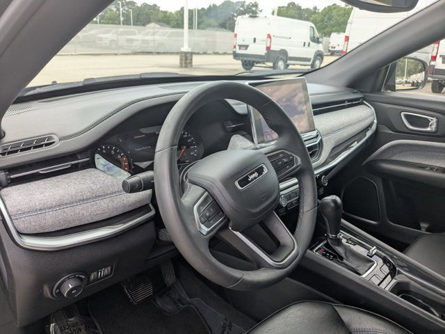 Used 2018 Jeep Compass Limited w/ Navigation Group FWD image 10