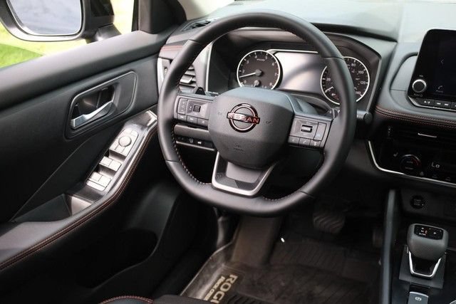 Certified 2025 Nissan Rogue SV AWD/4WD image 23