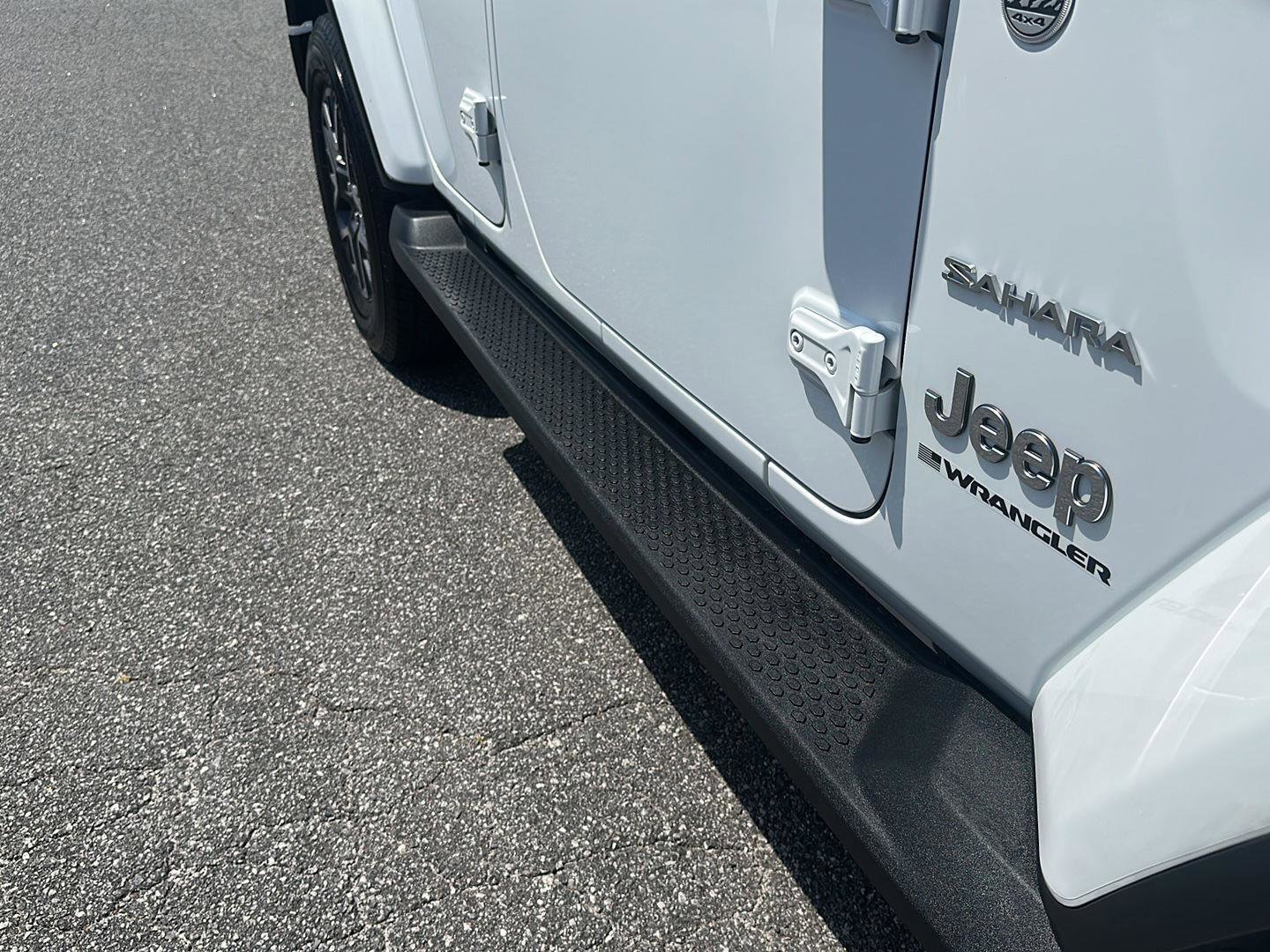 Used 2024 Jeep Wrangler Sahara image 4