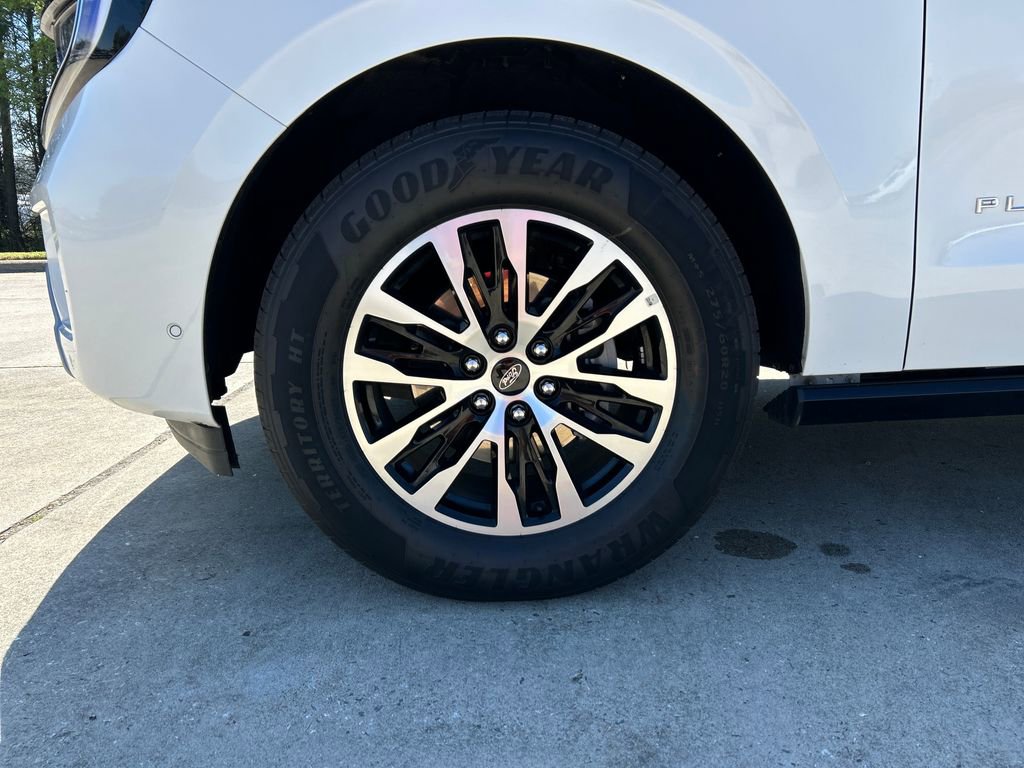 Used 2025 Ford Expedition Platinum image 28