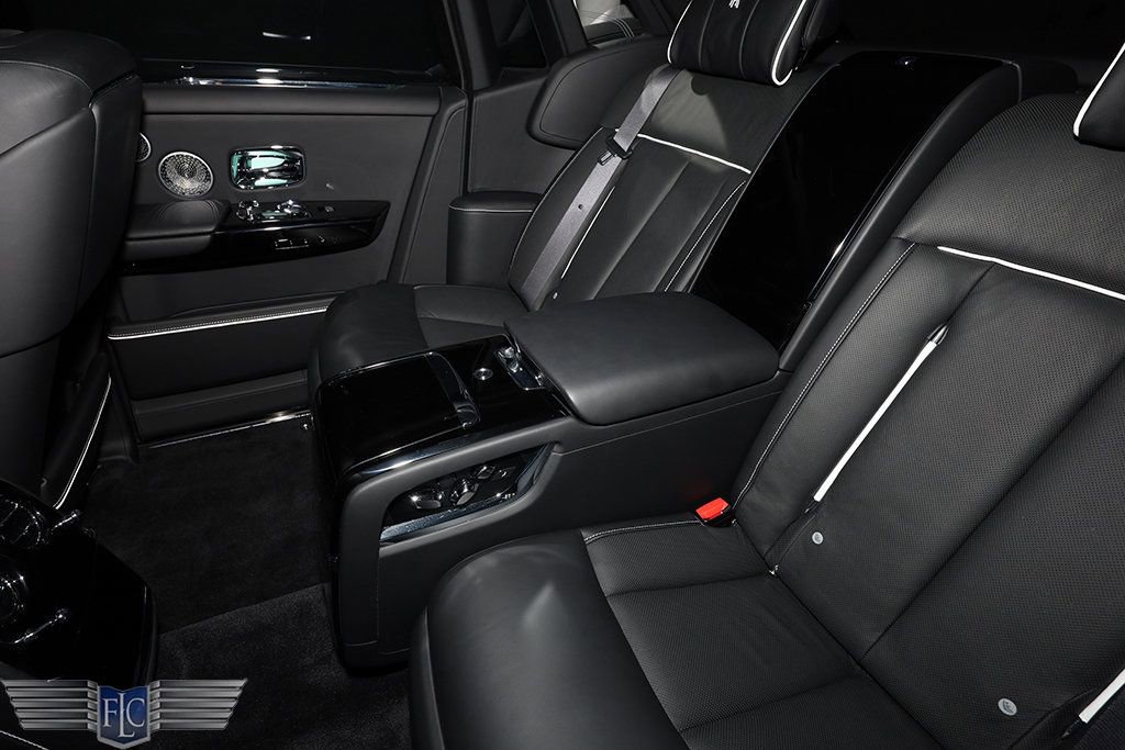 Used 2022 Rolls-Royce Phantom Sedan image 29