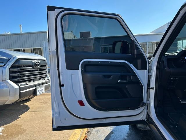 Used 2022 Land Rover Defender 90 V8 image 22