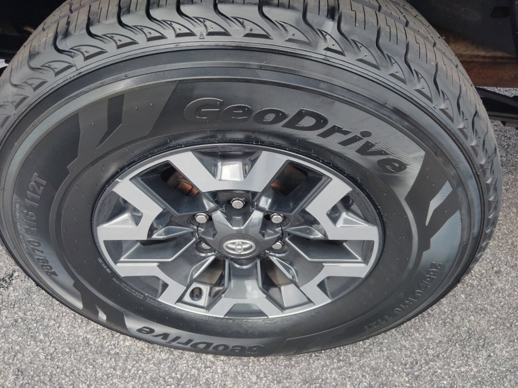 Certified 2023 Toyota Tacoma TRD Off-Road AWD/4WD image 10