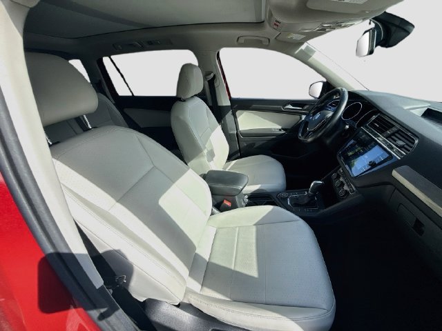Used 2018 Volkswagen Tiguan SE w/ Panoramic Sunroof Package AWD/4WD image 35