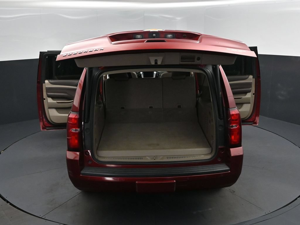 Used 2020 Chevrolet Suburban LT w/ Luxury Package RWD image 48
