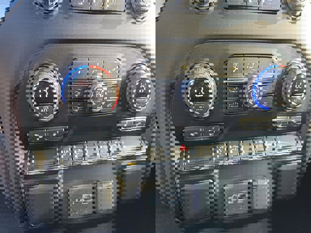 Used 2022 Chevrolet Silverado 1500 LT image 16