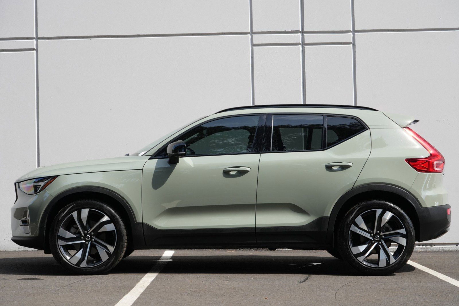 Used 2024 Volvo XC40 B5 Ultimate w/ Climate Package AWD/4WD image 9