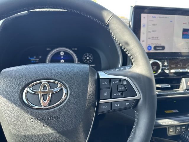 Used 2023 Toyota Highlander Limited image 17