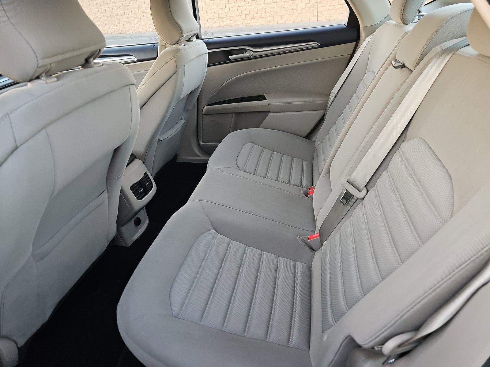 Used 2017 Ford Fusion SE image 11