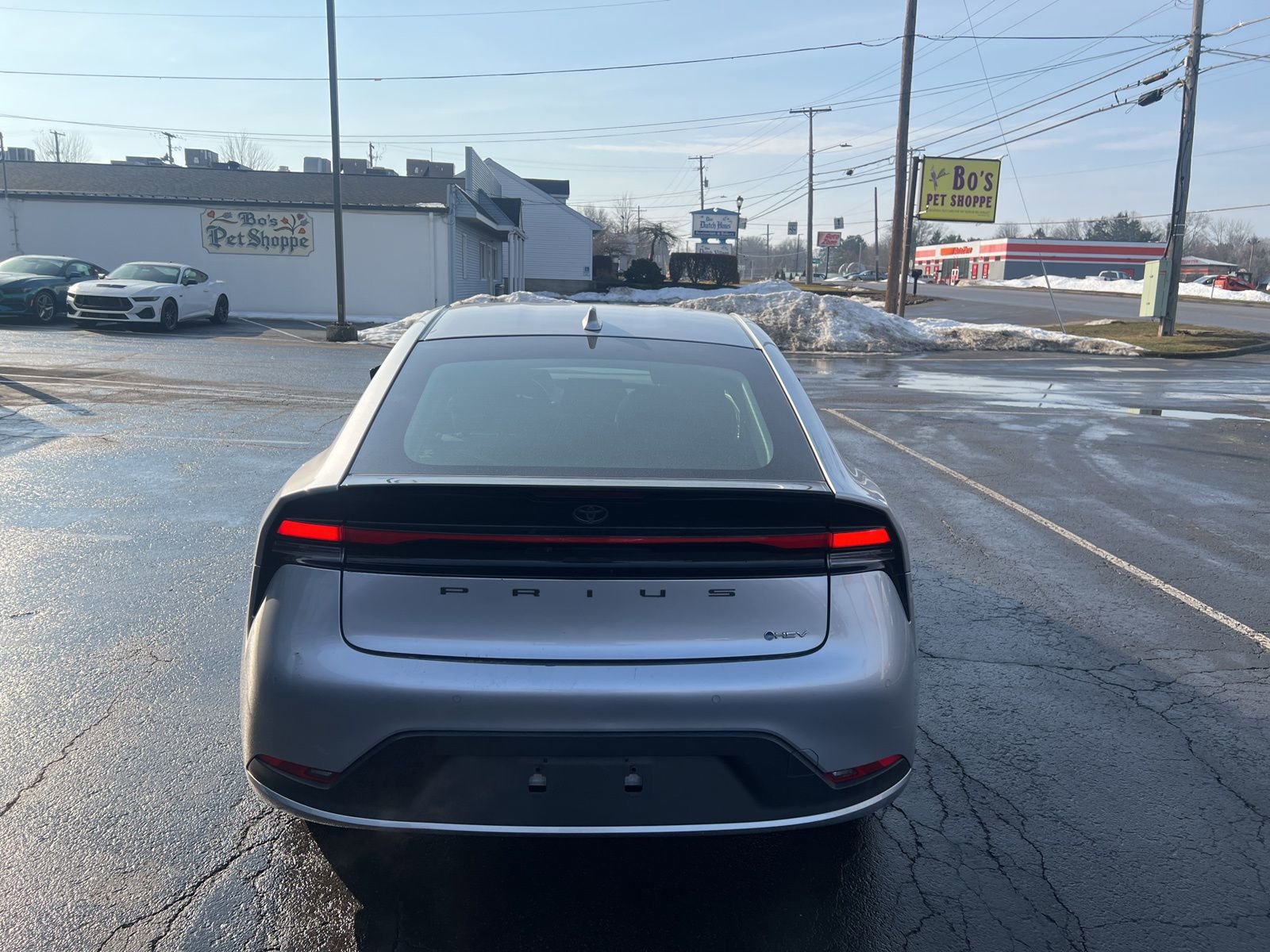 Used 2024 Toyota Prius LE FWD image 2