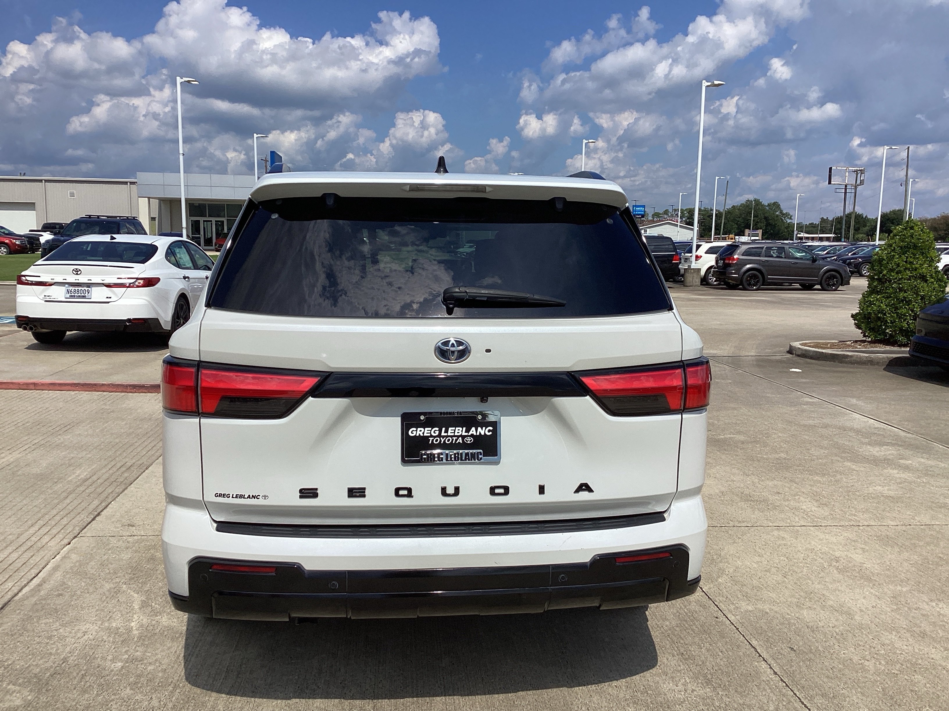 Used 2023 Toyota Sequoia Platinum AWD/4WD image 6