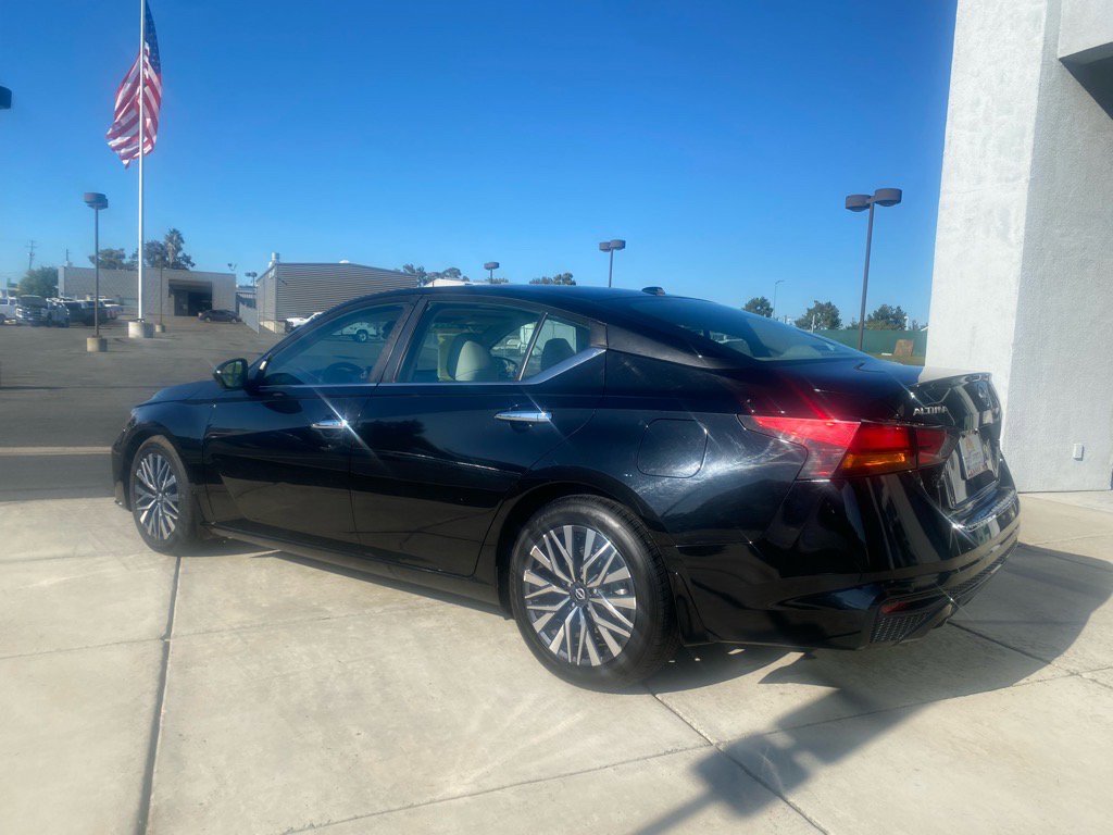 Used 2023 Nissan Altima 2.5 SV w/ SV Premium Package image 15