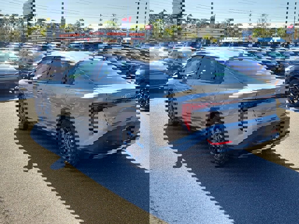 New 2026 Kia K4 LXS image 4