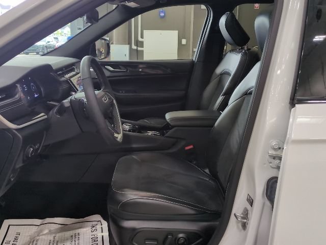 Used 2023 Jeep Grand Cherokee Altitude AWD/4WD image 14