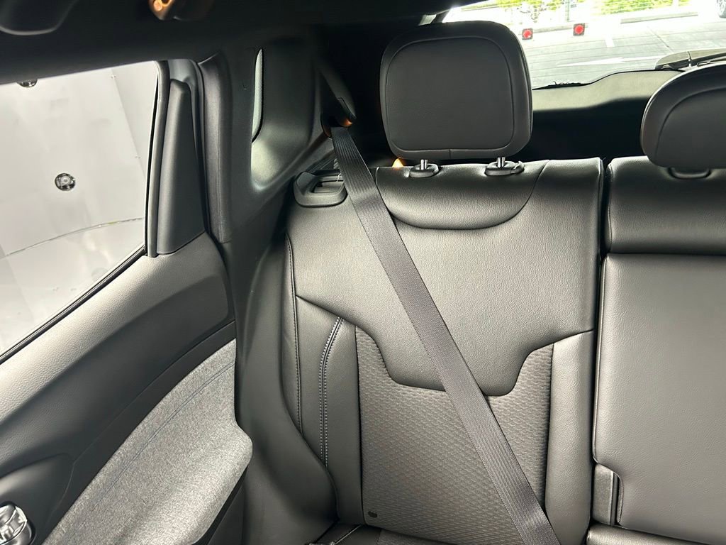 Used 2024 Jeep Compass Latitude AWD/4WD image 9