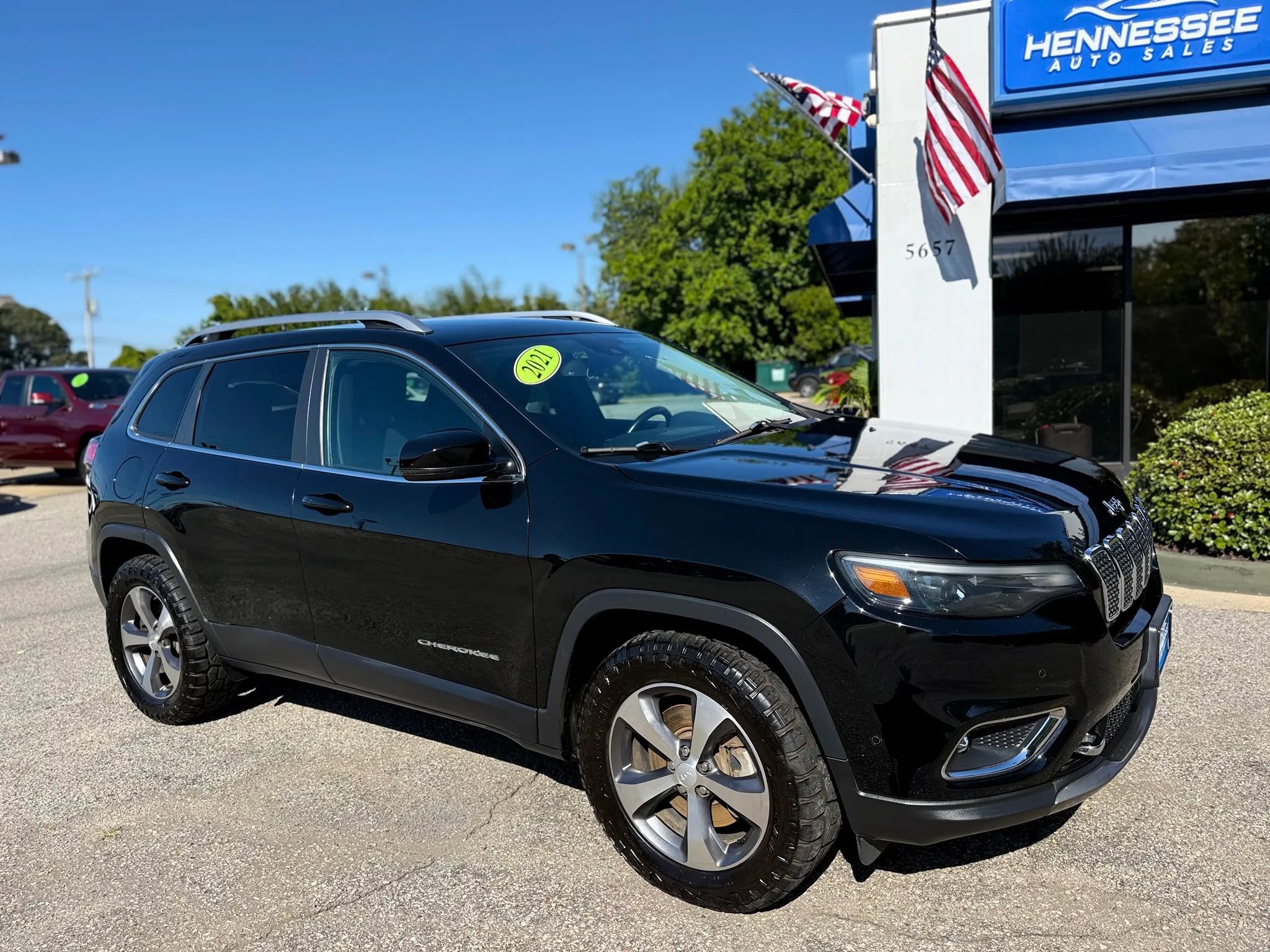 Used 2021 Jeep Cherokee Limited w/ Elite Package AWD/4WD image 13