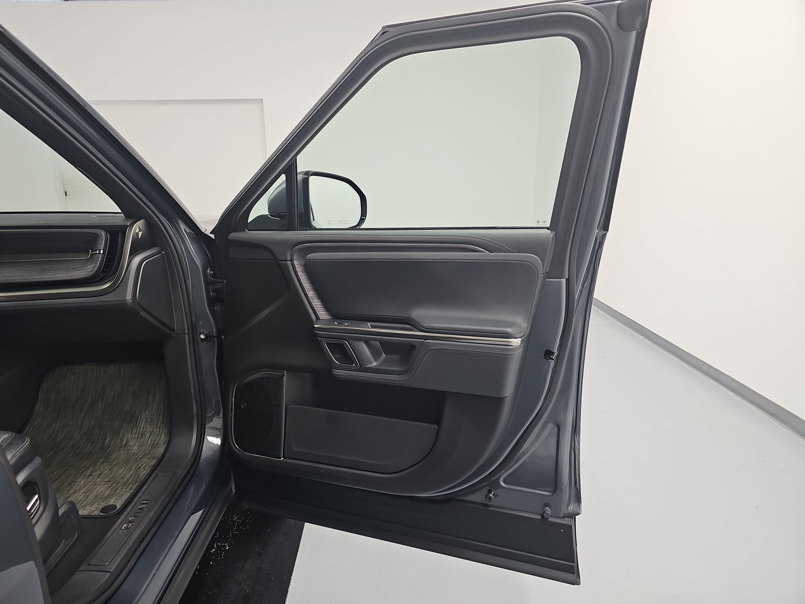 Used 2024 Rivian R1S Adventure AWD/4WD image 18