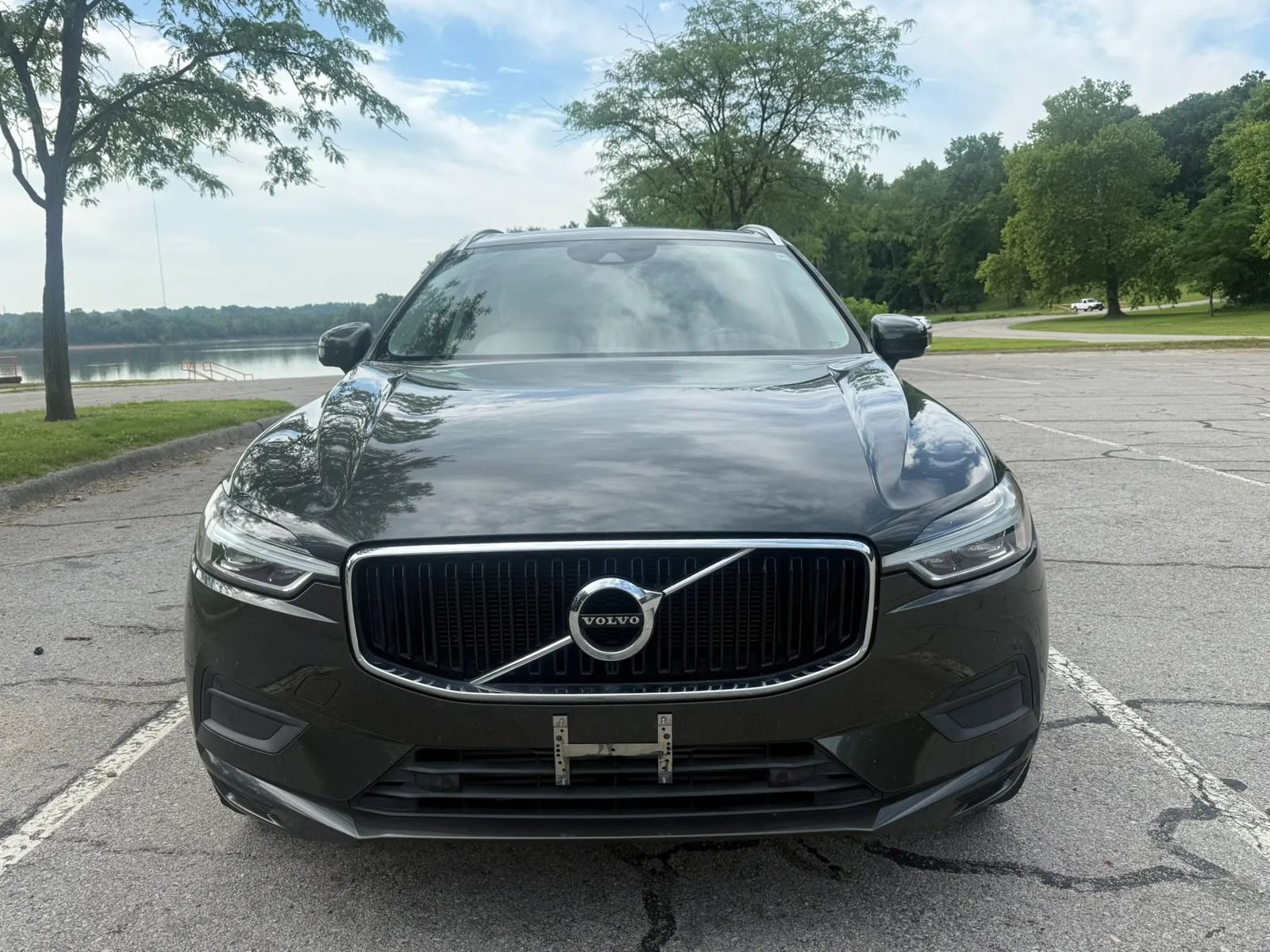 Used 2018 Volvo XC60 T5 Momentum w/ Vision Package AWD/4WD image 2