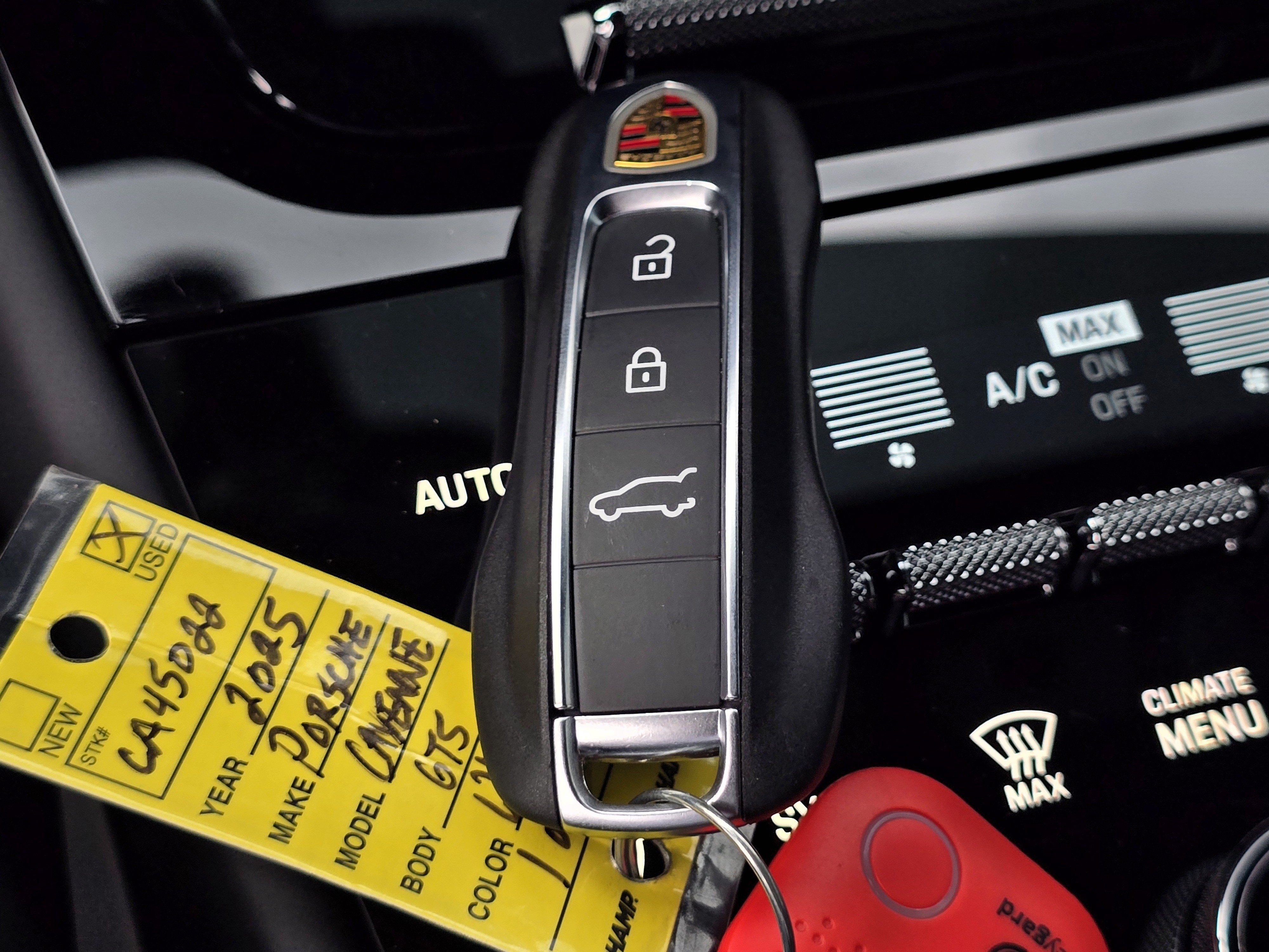 Used 2025 Porsche Cayenne GTS AWD/4WD image 27