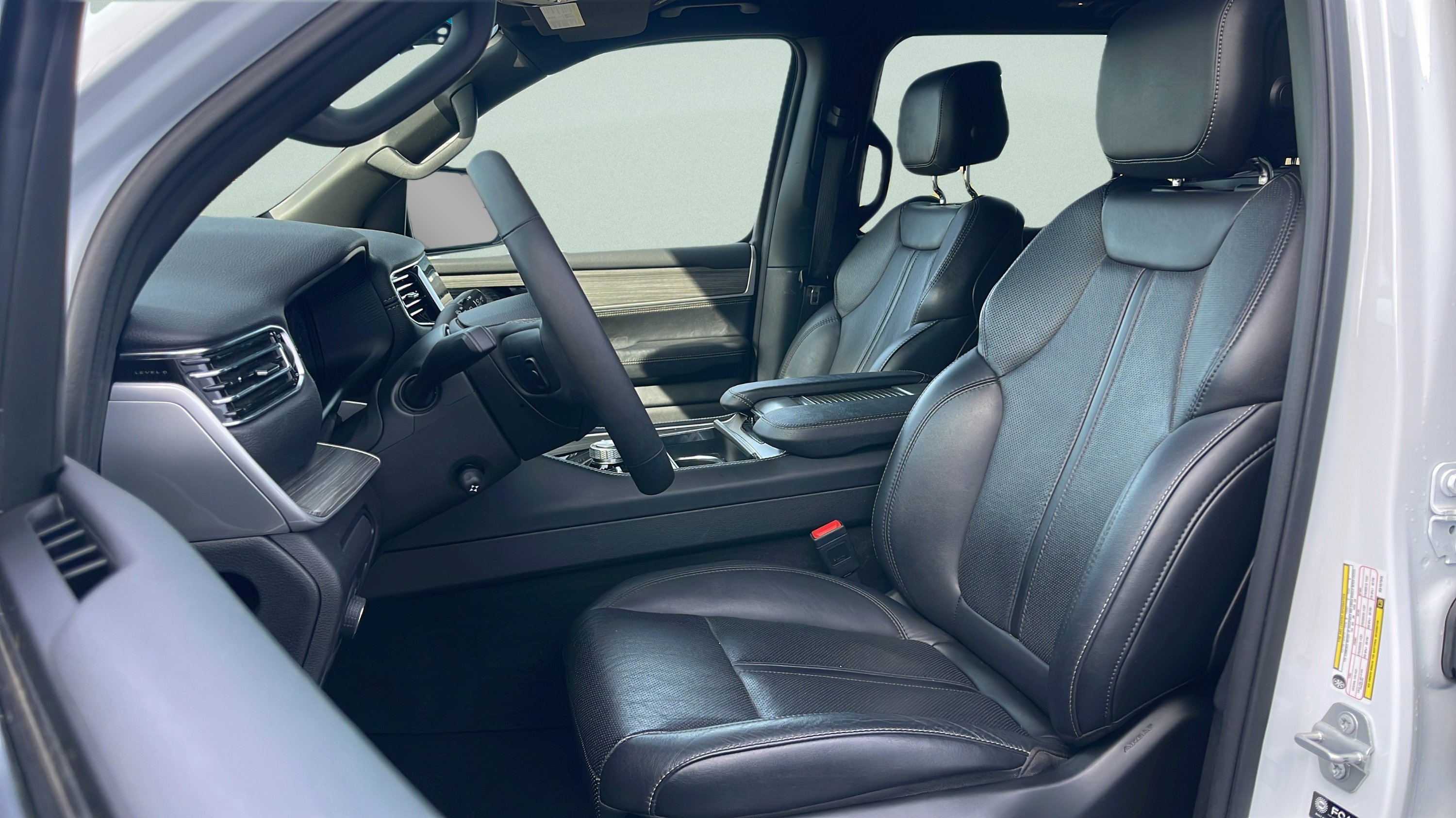 Used 2024 Jeep Wagoneer L Series III w/ Flexible Seating Group image 23