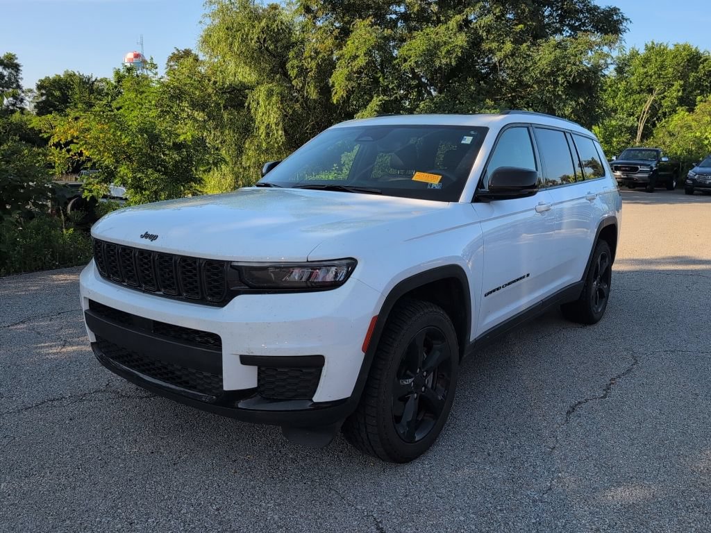 Used 2023 Jeep Grand Cherokee L Laredo AWD/4WD image 3